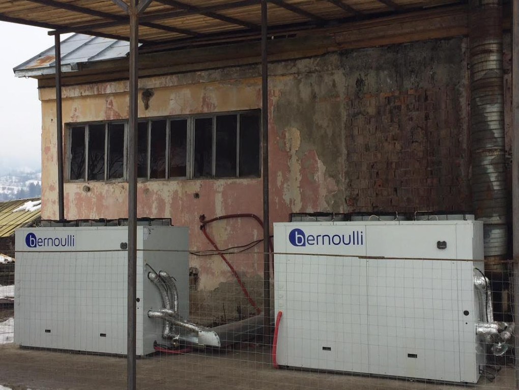 Unități exterioare ale pompelor de căldură – Centrul de Îngrijire și Asistență Socială, Poienile de Sub Munte, Maramureș