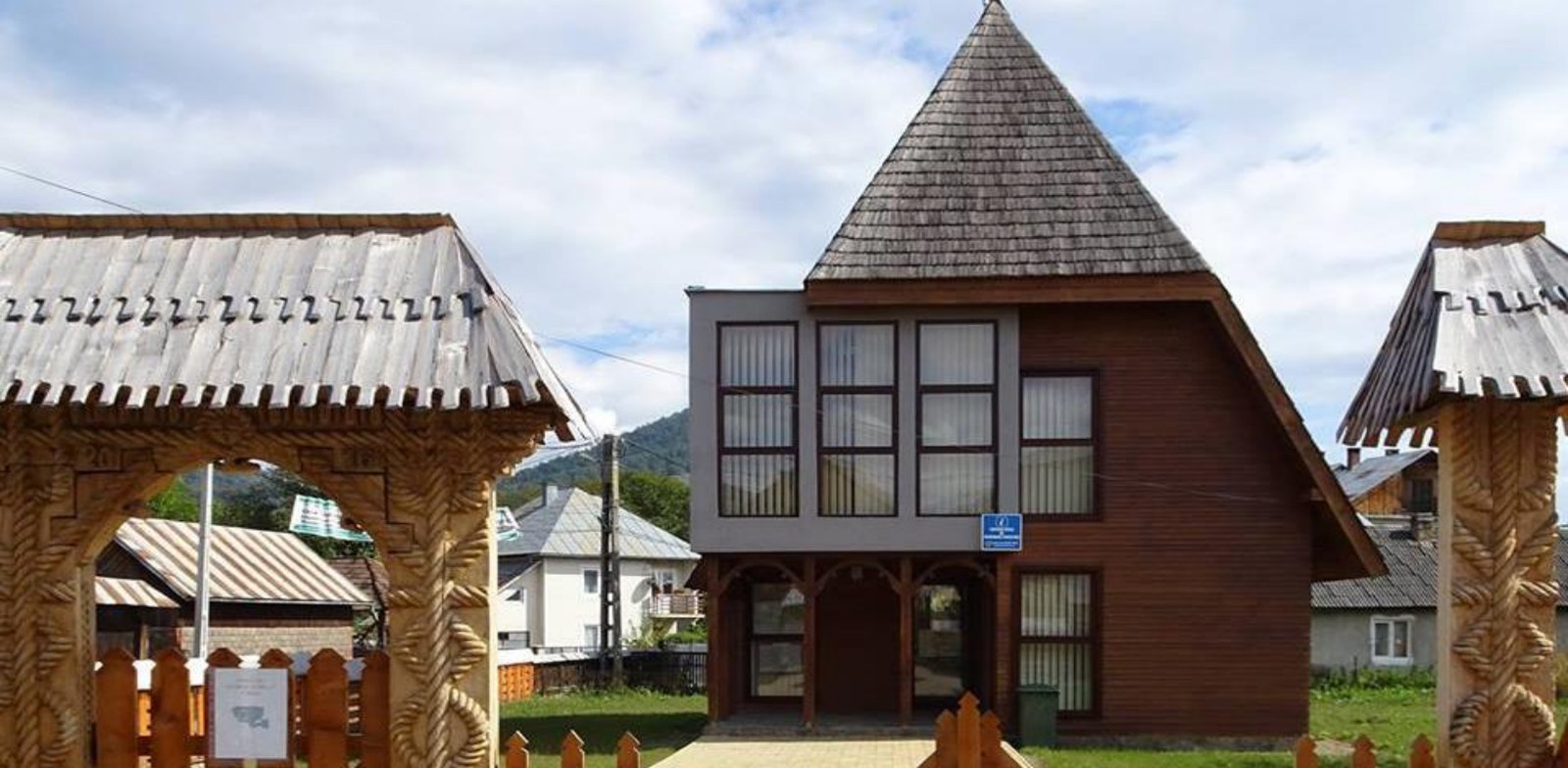 Exteriorul centrului – Centrul de Informare Turistică Vadu Izei, Vadu Izei, Maramureș