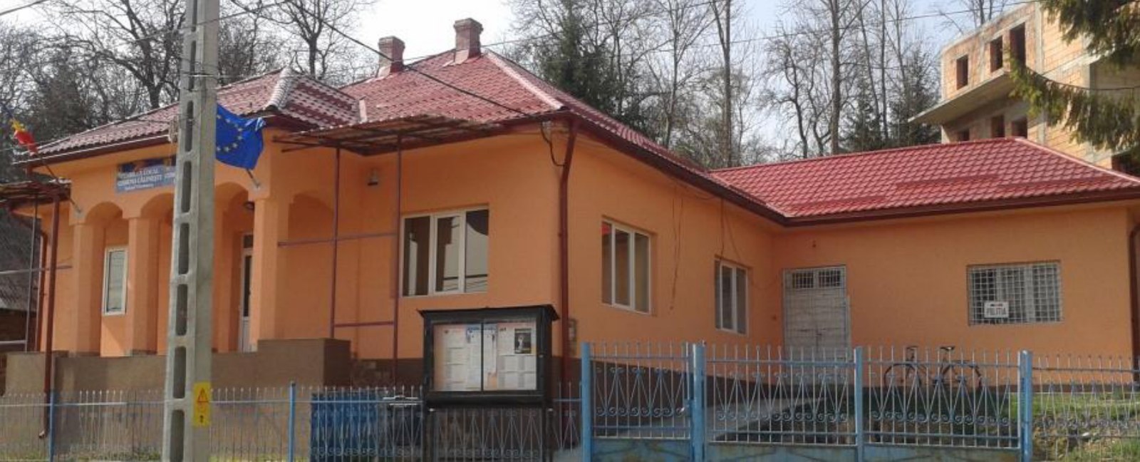 Exteriorul primăriei – Primăria Comunei Călinești, Călinești, Maramureș